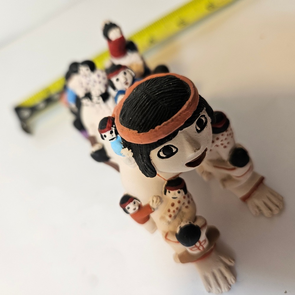 Southwestern Storyteller Pottery Figurine Crawling Figure with Many Children - Picture 9 of 10